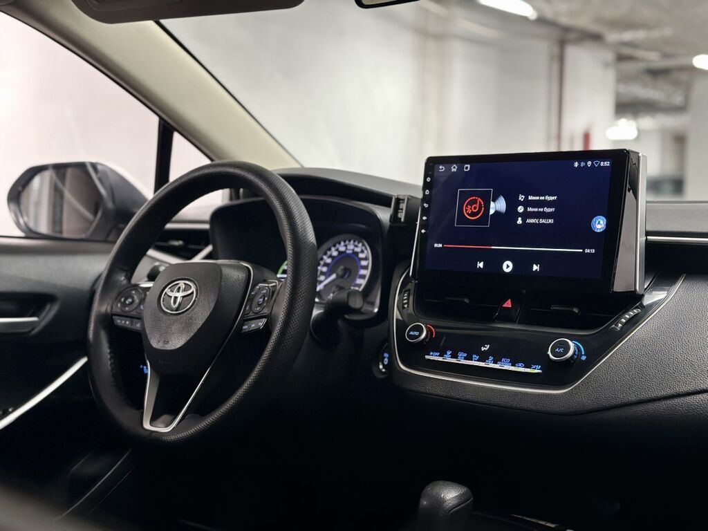 Toyota Corolla: 2021 г., 1.8 л, Вариатор, Гибрид, Седан — фото 4