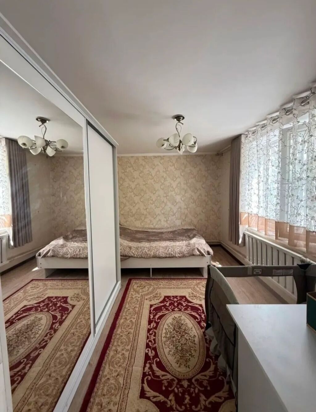 Продаётся жилой дом с большим зелёным двором и навесом. - Дом: фото 5