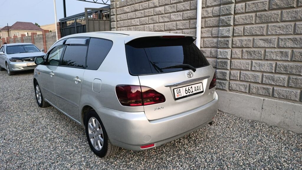 Toyota Ipsum: 2003 г., 2.4 л, Автомат, Бензин, Минивэн: фото 2