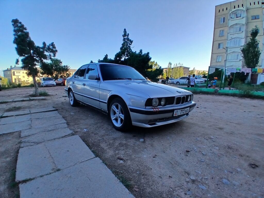 BMW 5 series: 1993 г., 2 л, Механика, Бензин, Седан — фото 4