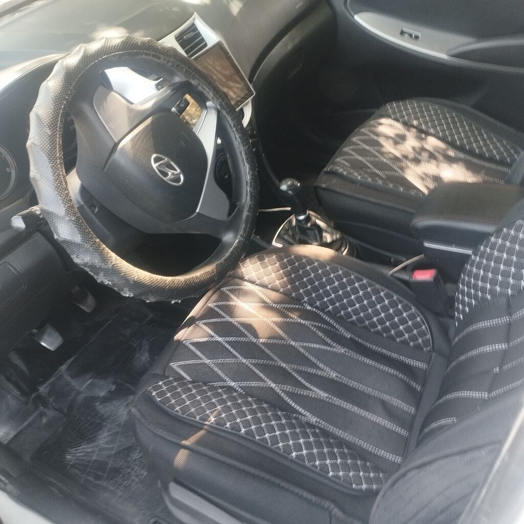 Hyundai Accent: 2015 г., 1.4 л, Механика, Седан: фото 4