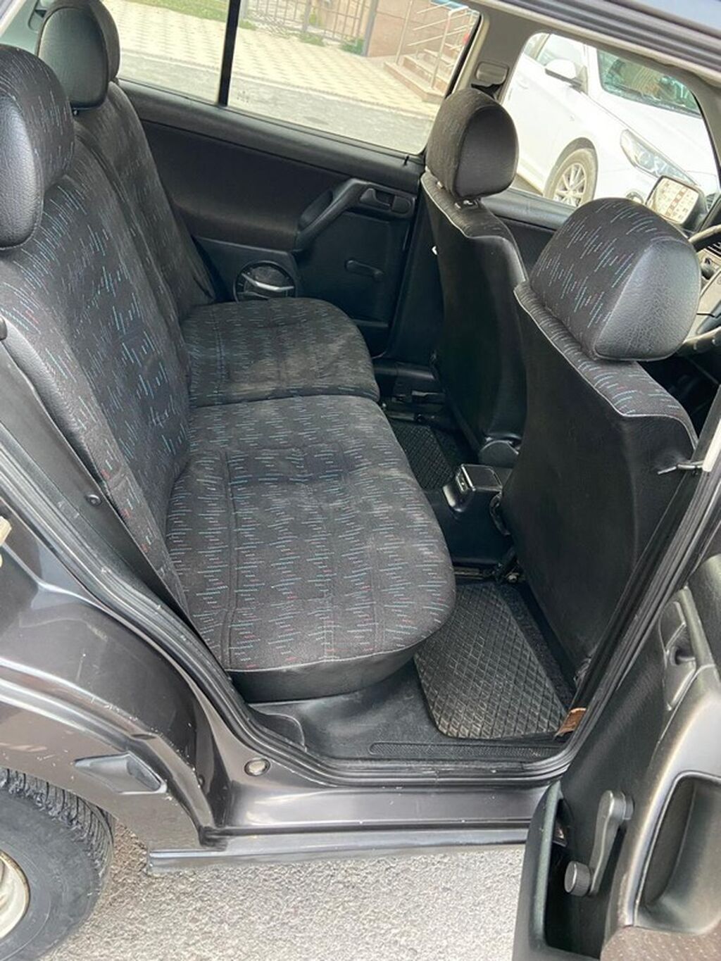 Volkswagen Golf: 1995 г., 1.6 л, Механика, Бензин, Хэтчбэк: фото 3