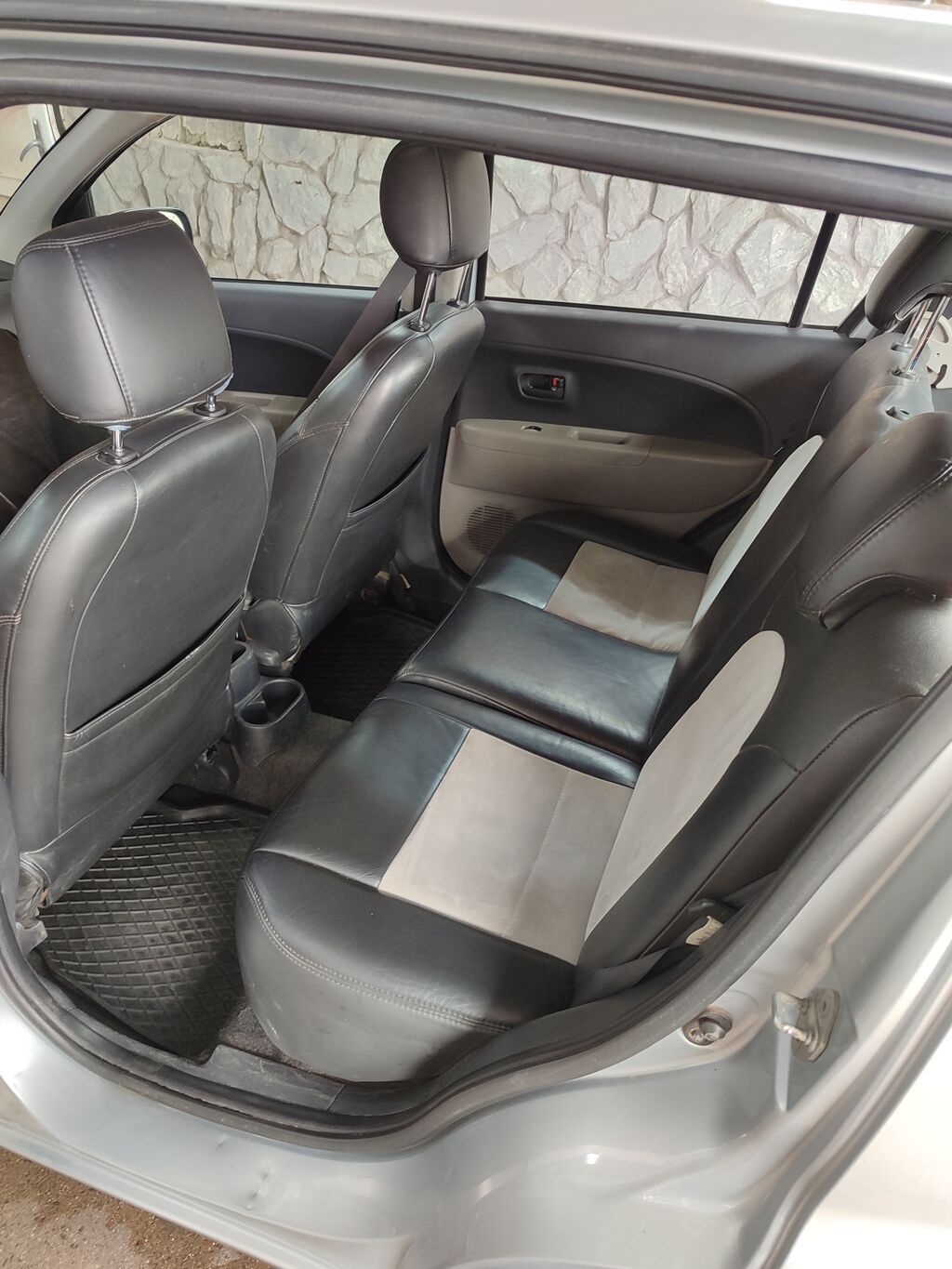 Daihatsu Sirion: 2009 г., 1.3 л, Автомат, Бензин, Хэтчбэк: фото 6