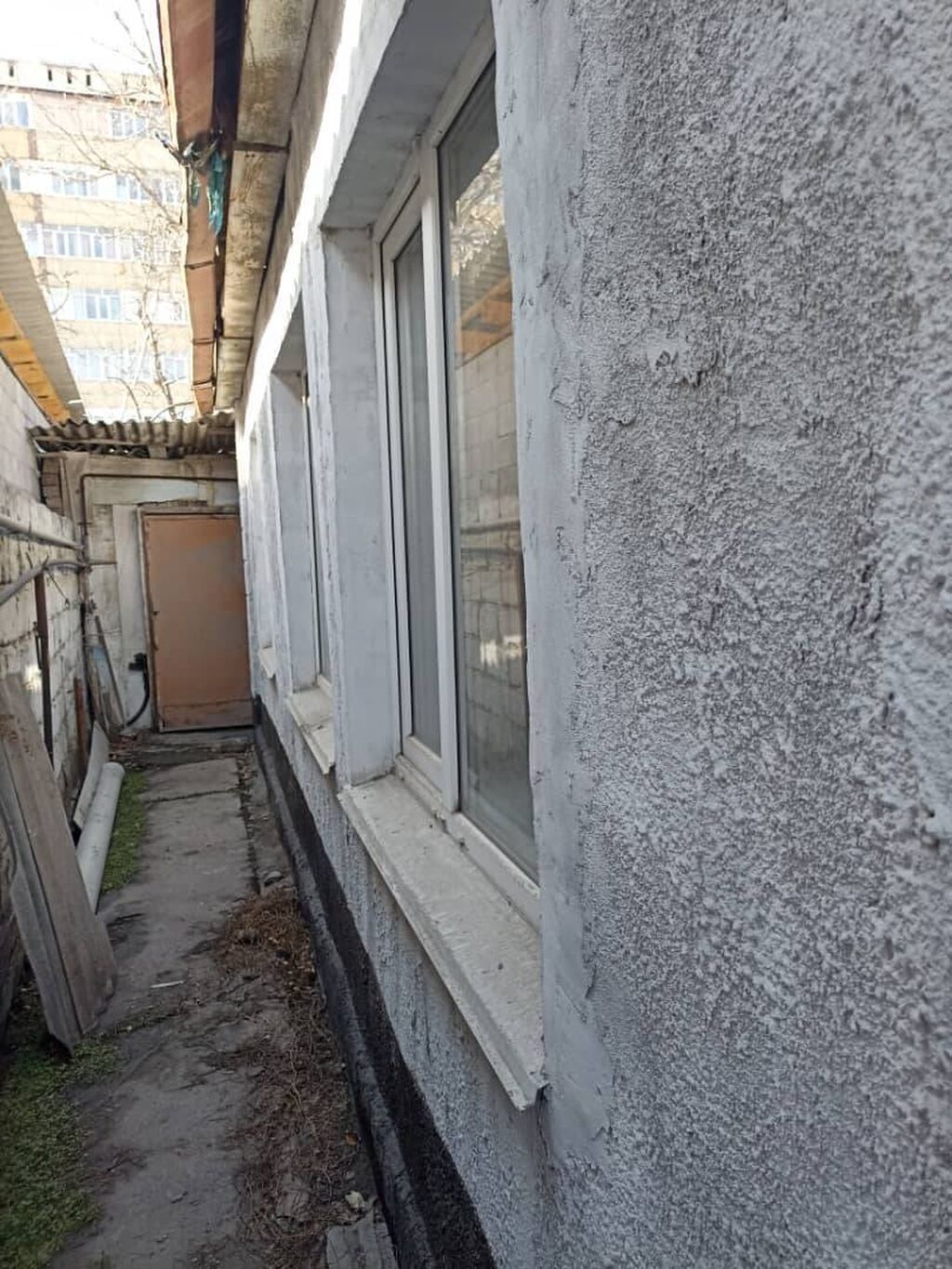 Продаю дом, 4 комнаты, участок 1,53 сотки. Район Аламединского базара