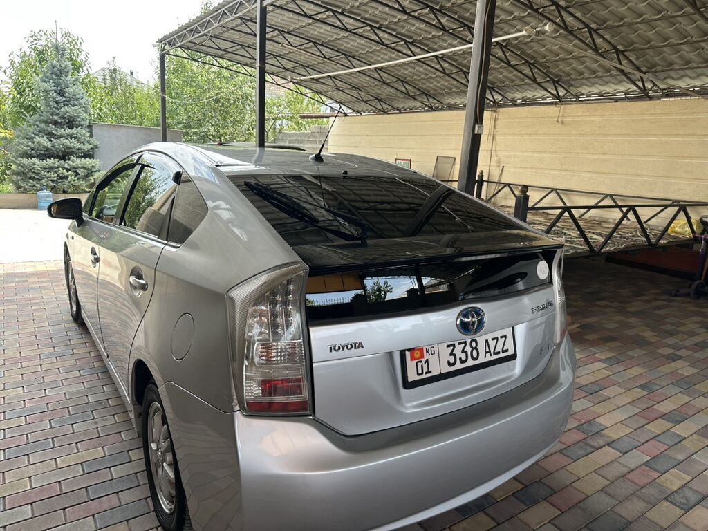 Toyota Prius: 2012 г., Вариатор, Гибрид, Хэтчбэк: фото 2