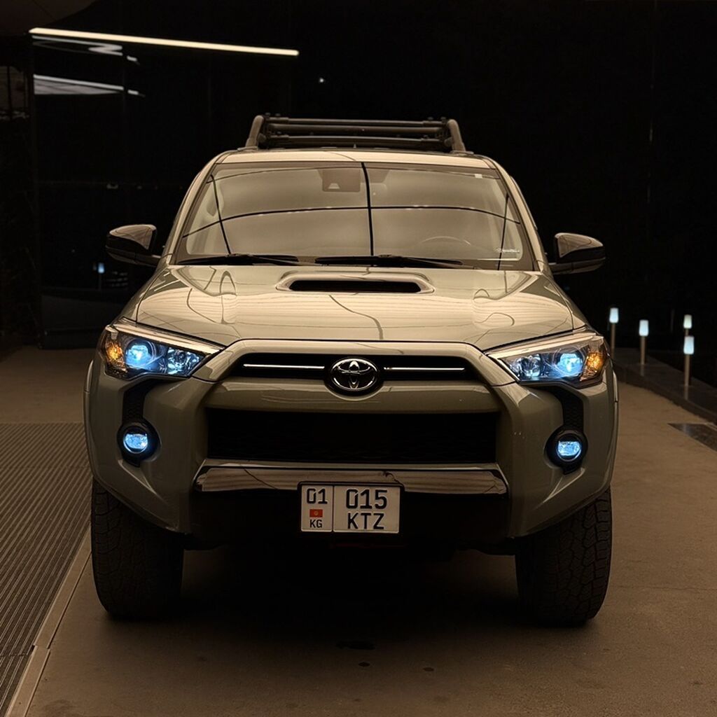 Toyota 4Runner: 2023 г., 4 л, Автомат, Бензин, Внедорожник: фото 2