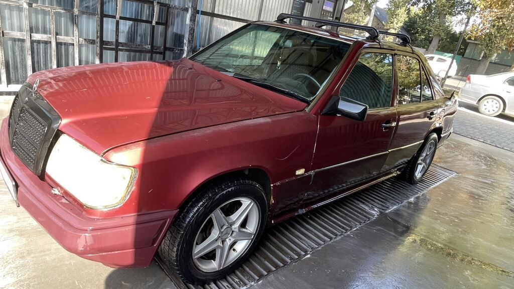 Mercedes-Benz W124: 1992 г., Седан: фото 6