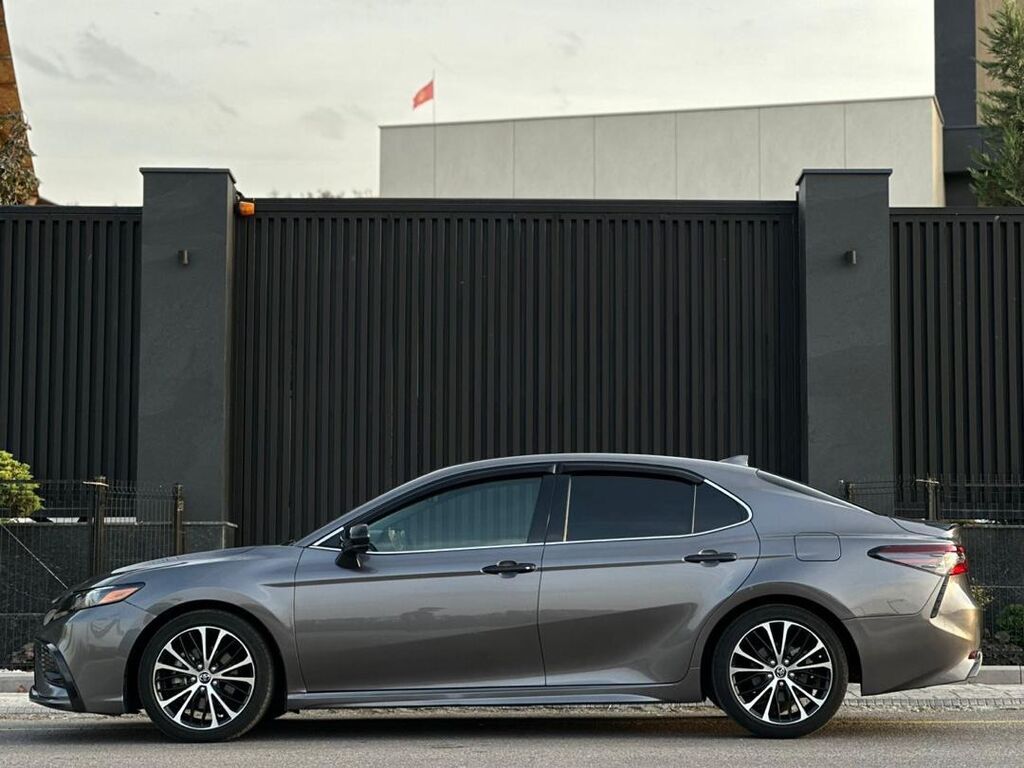 Toyota Camry: 2021 г., 2.5 л, Автомат, Бензин, Седан: фото 3