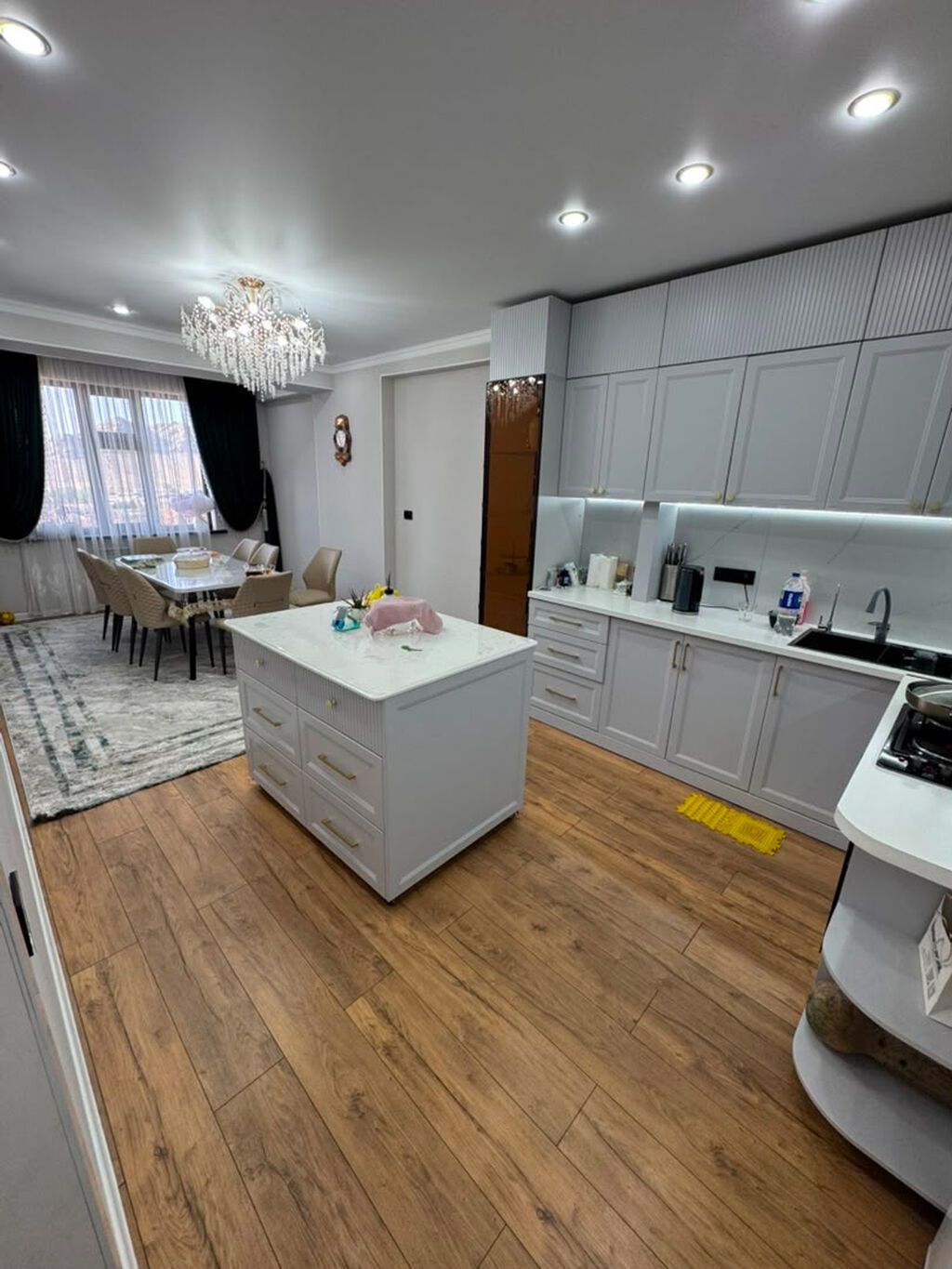 3 комнаты, 93 м², Элитка, 10 этаж, Евроремонт: фото 1
