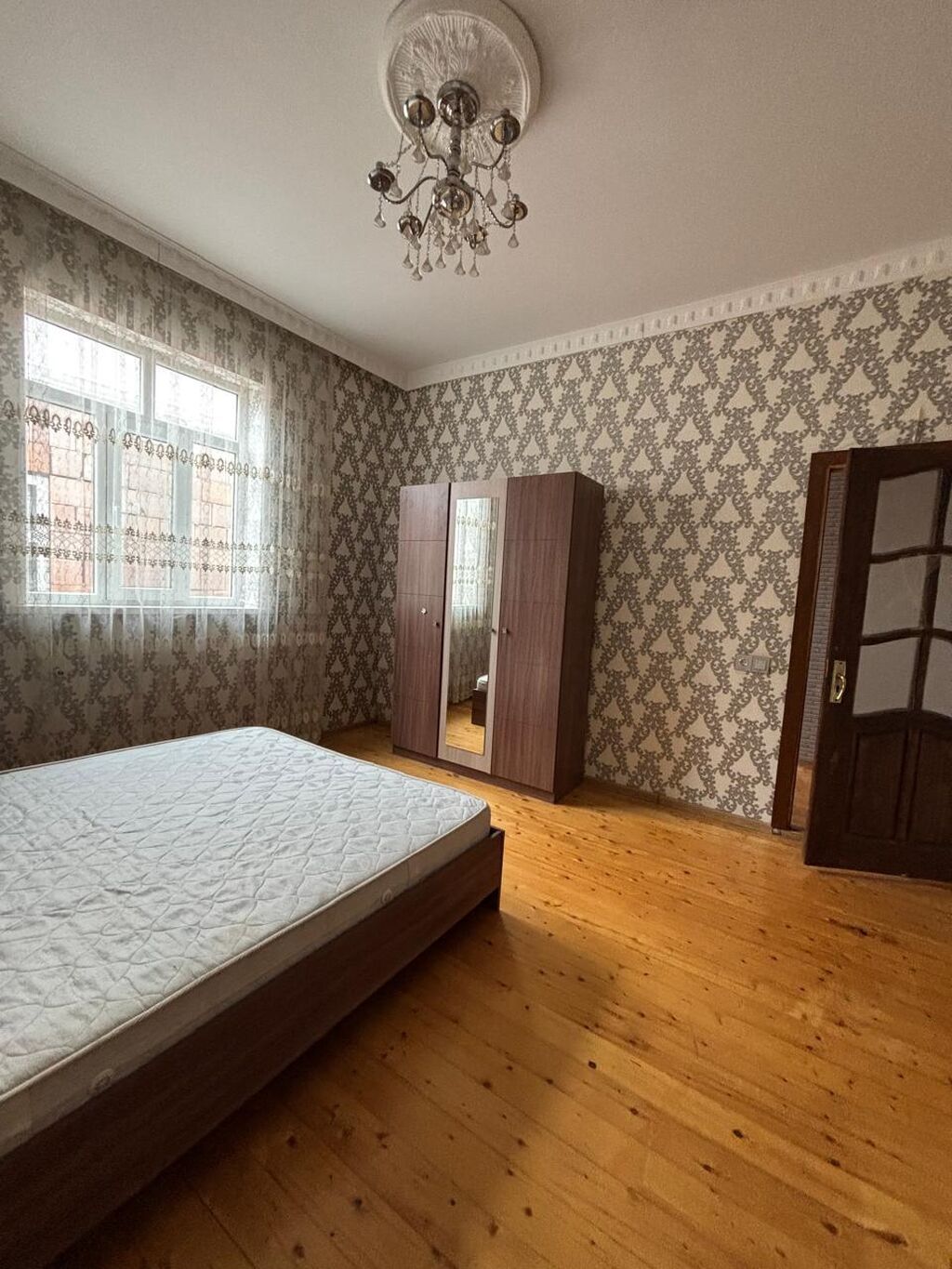 Qaradağ rayon lokbatan qəsəbəsində 3 otaqlı heyet evi ailəli şəxslərə