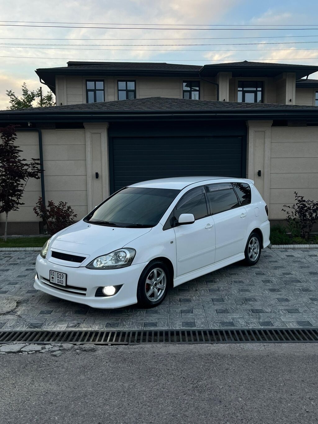 Toyota Ipsum: 2004 г., 2.4 л, Автомат, Бензин, Минивэн — фото 8