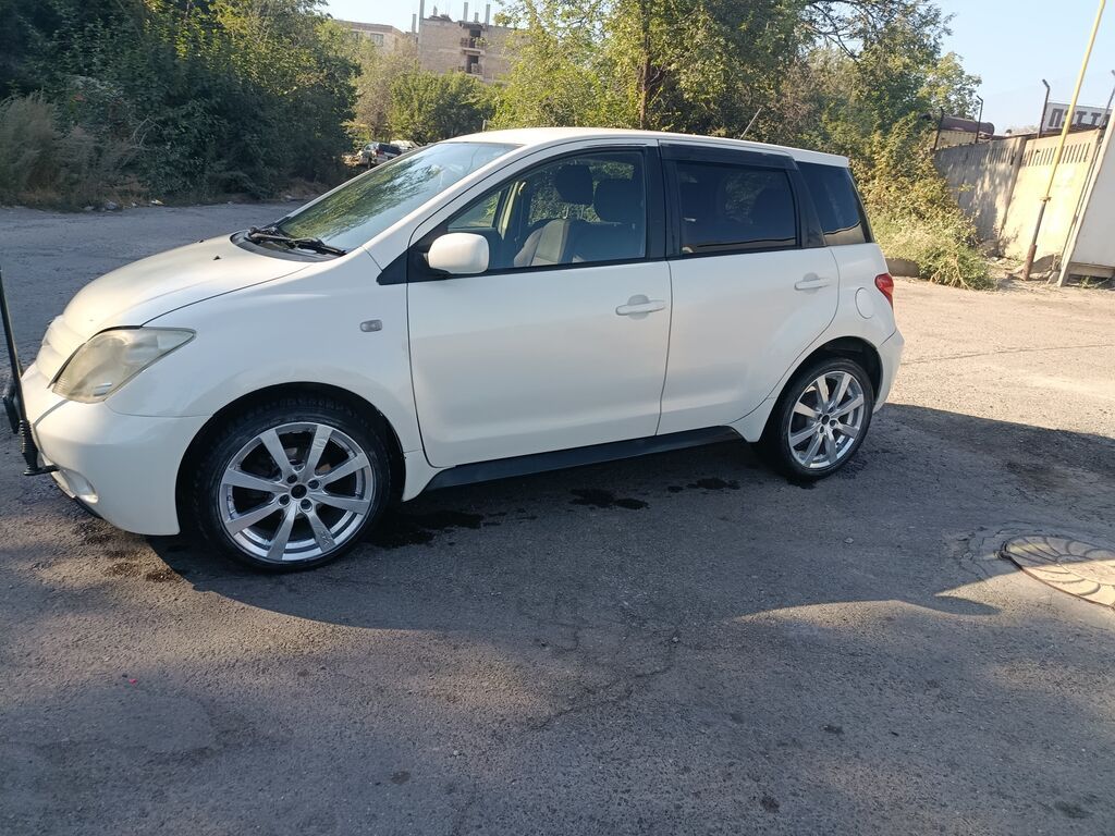 Toyota Ist: 2003 г., 1.3 л, Автомат, Бензин, Хэтчбэк: фото 5
