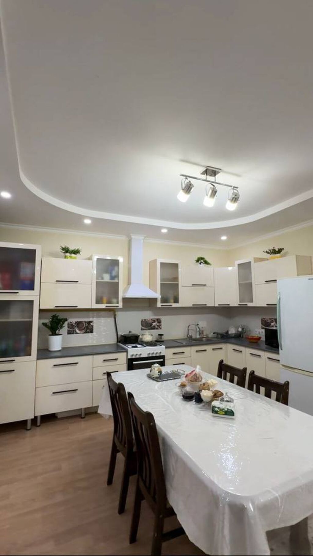 ул. Мадиева 7-комнатный Этажи 3 240м² Предлагается стильный: фото 3