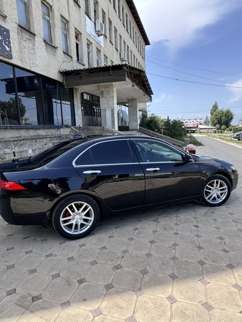Honda Accord: 2004 г., 2 л, Механика, Бензин, Седан: фото 3