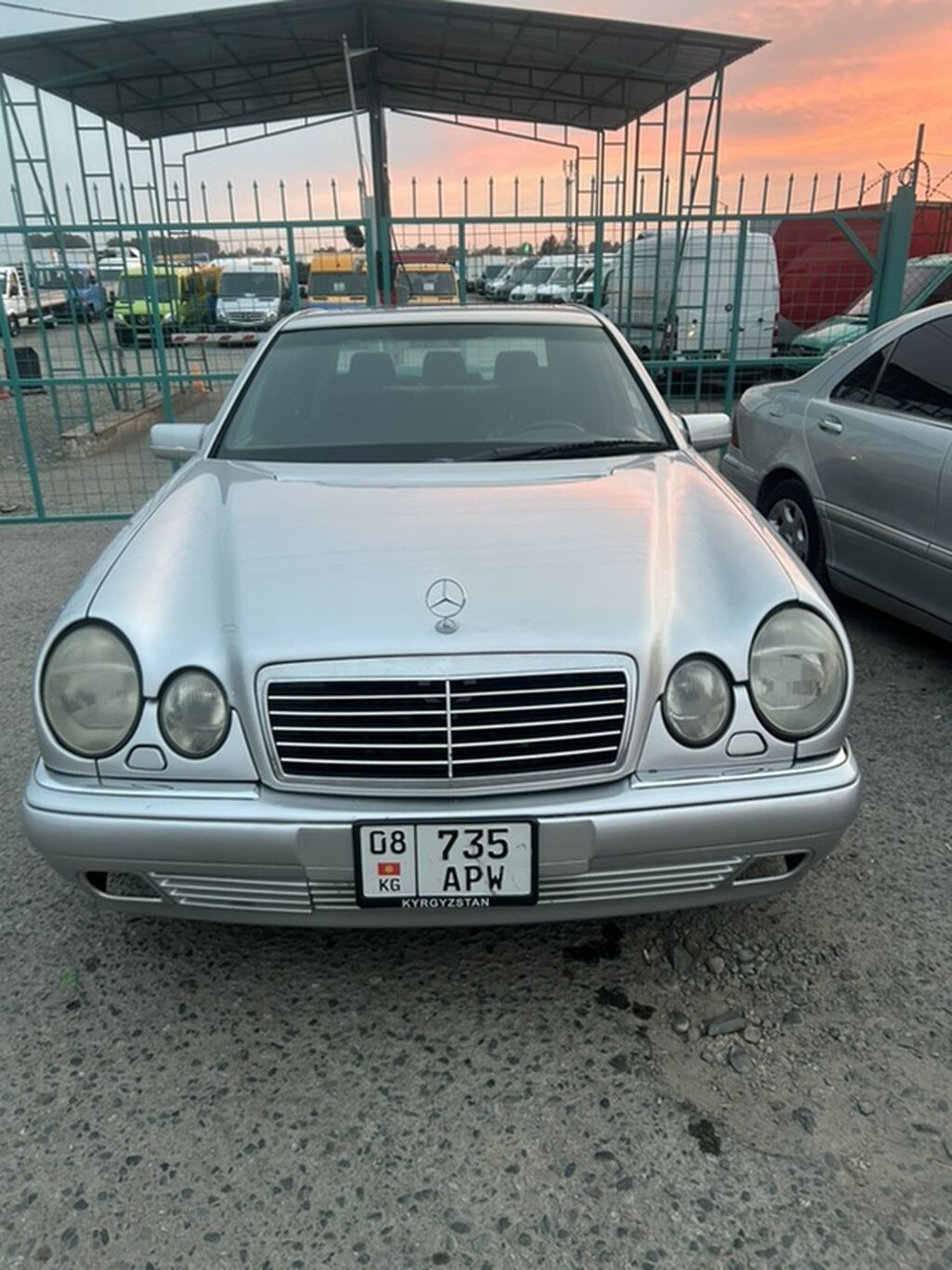Mercedes-Benz E-Class: 1998 г., 4.3 л, Автомат, Седан: фото 2