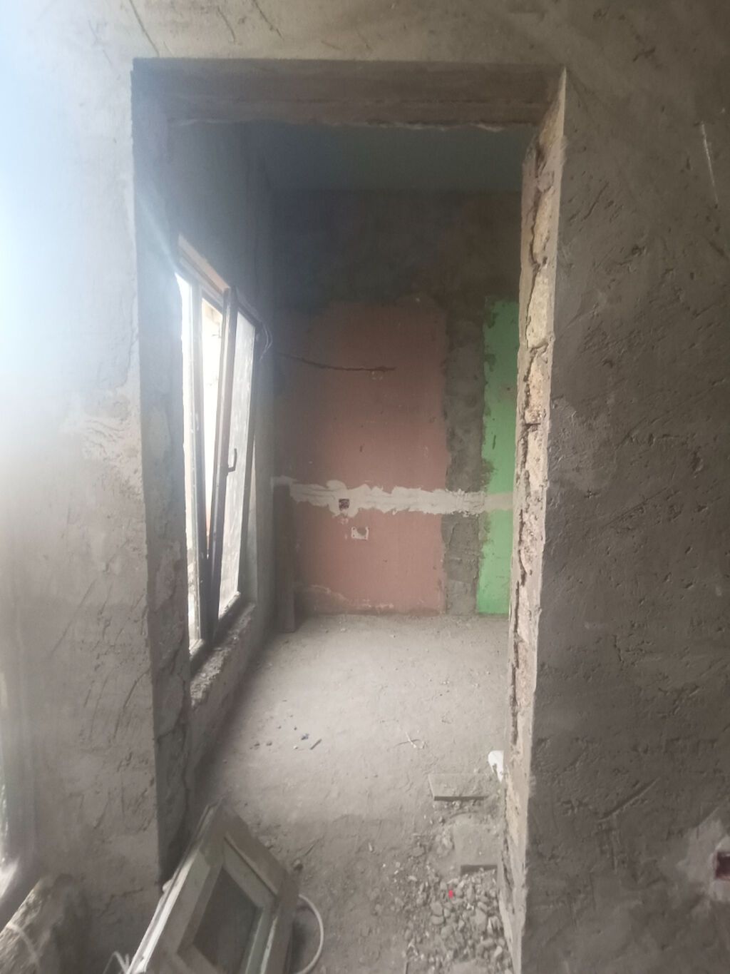 3 otaqlı, 78 kv. m, Təmirsiz
