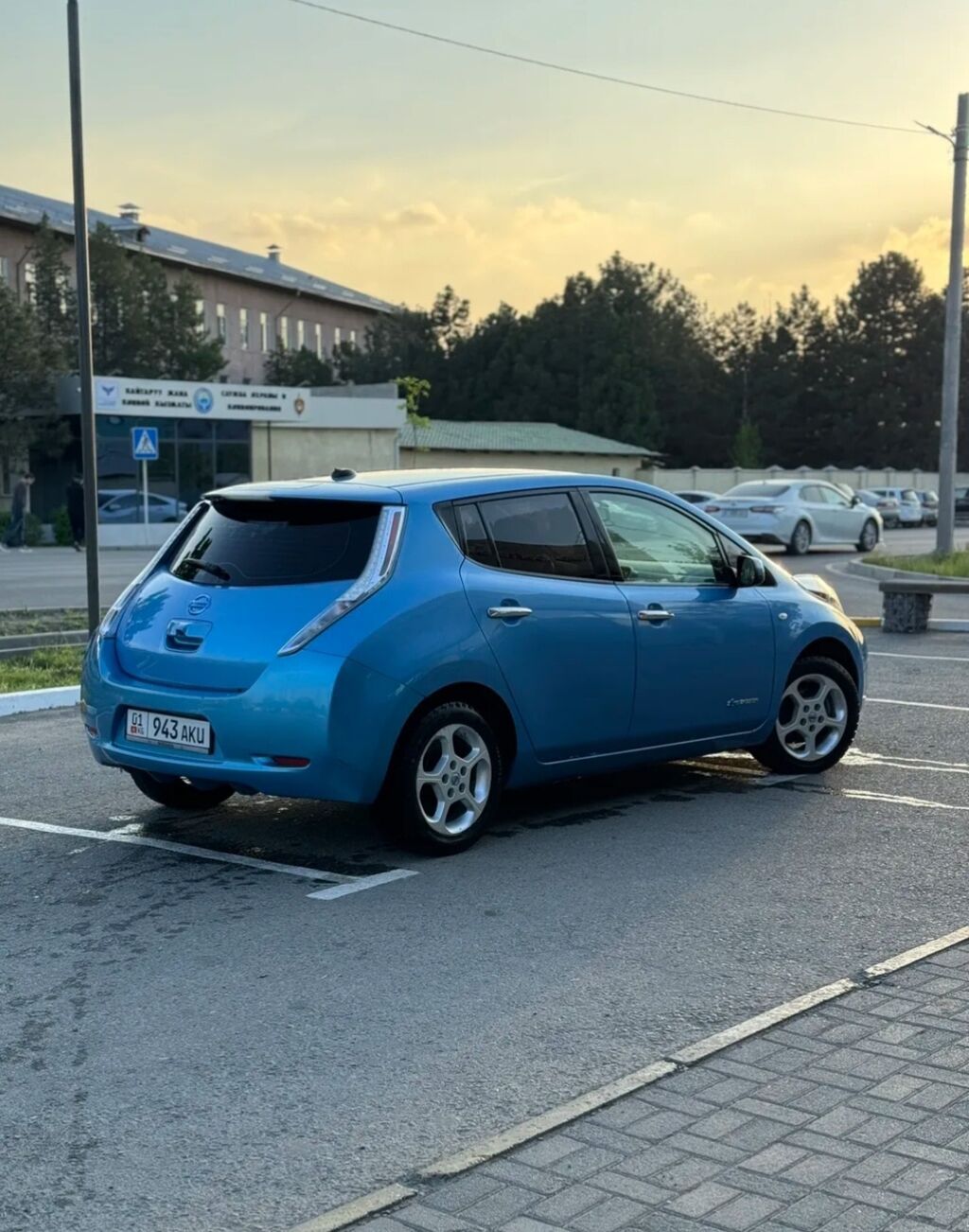 Nissan Leaf: 2011 г., Электромобиль, Хэтчбэк: фото 2
