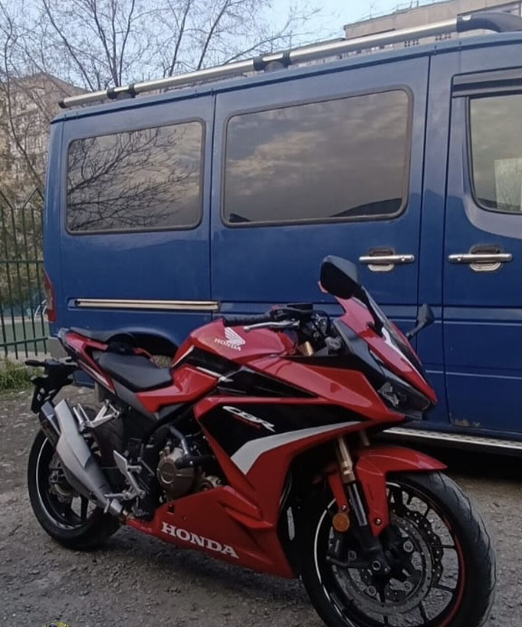 Honda CBR500R, красно‑черный спортбайк. Ключевые особенности: -: фото 3
