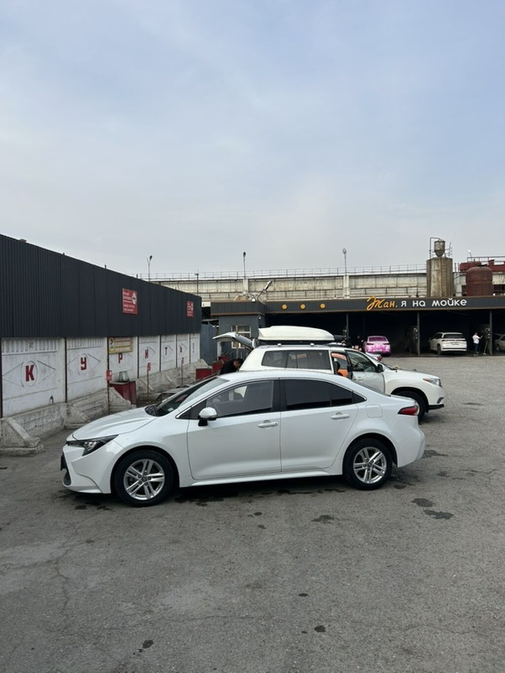 Toyota Corolla: 2020 г., 1.8 л, Автомат, Гибрид, Седан: фото 4