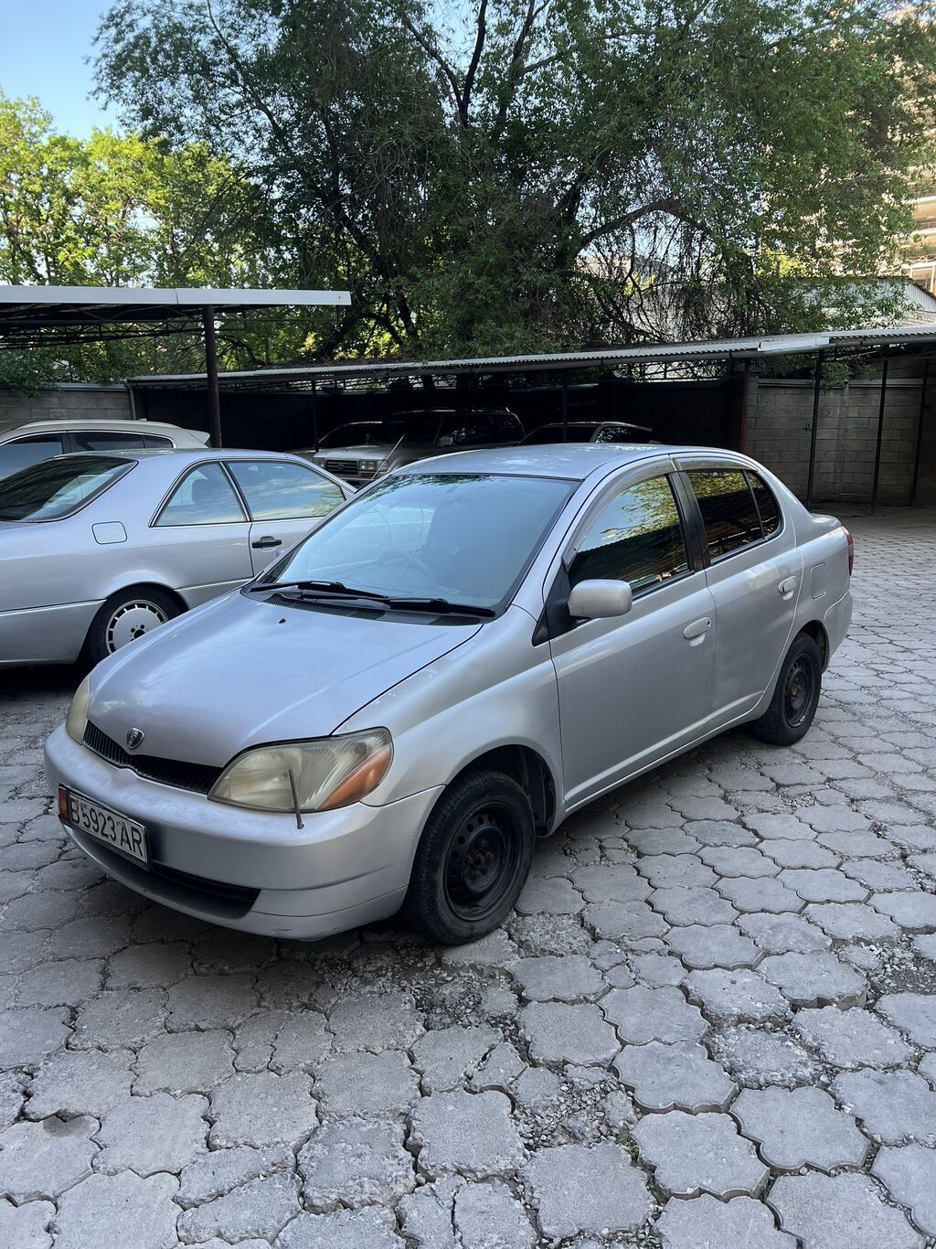 Toyota Platz: 2001 г., 1.3 л, Автомат, Газ, Седан: фото 1