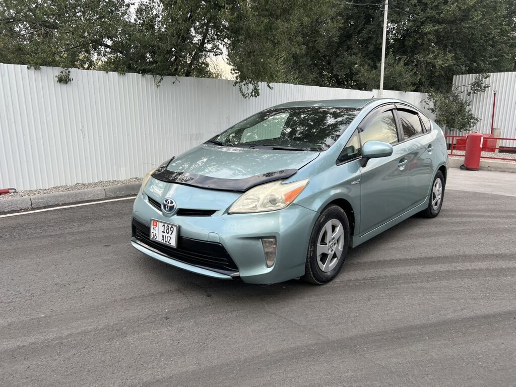 Toyota Prius: 2013 г., 1.8 л, Автомат, Гибрид, Лифтбек: фото 3