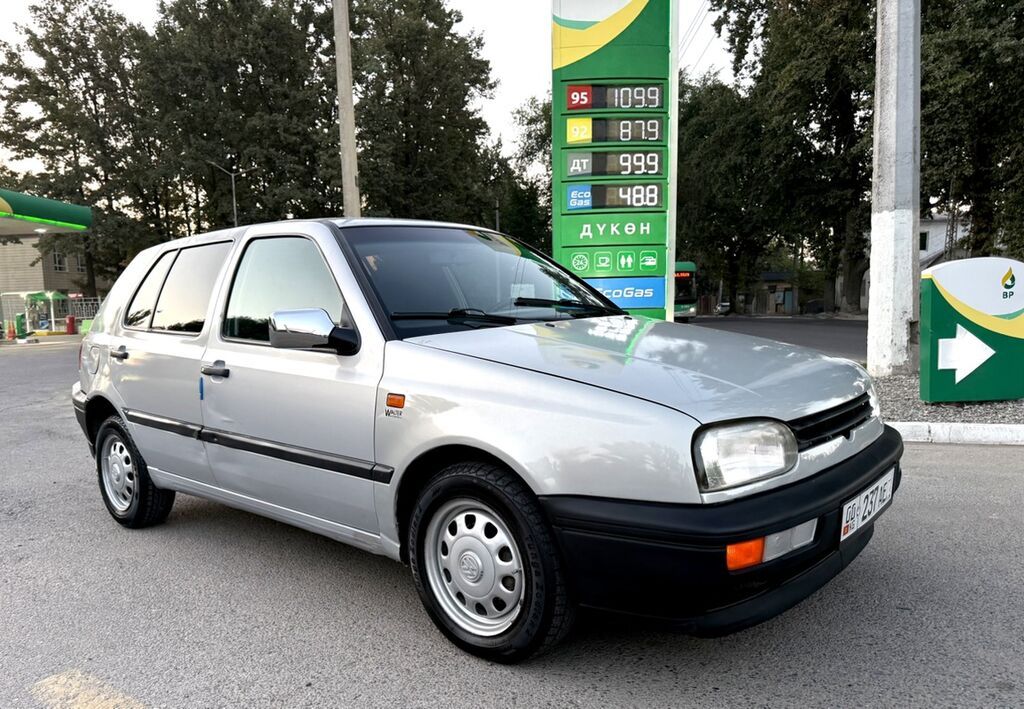 Volkswagen Golf: 1994 г., 1.6 л, Механика, Бензин, Хэтчбэк: фото 2