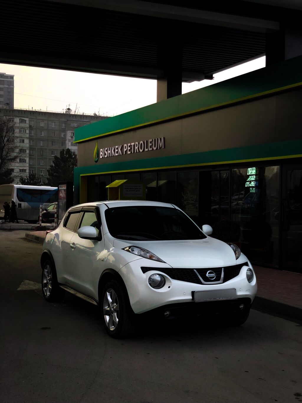 Ниссан бишкеке. Nissan Juke 1 поколение. Ниссан Жук 1.8. Nissan Juke 2 поколение 1.0. Ниссан Жук 1 поколение 11 год.