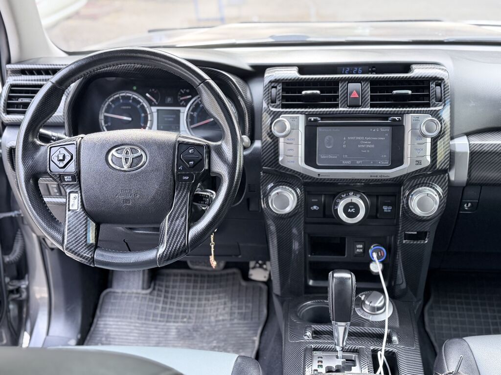 Toyota 4Runner: 2016 г., 4 л, Автомат, Бензин, Внедорожник: фото 6