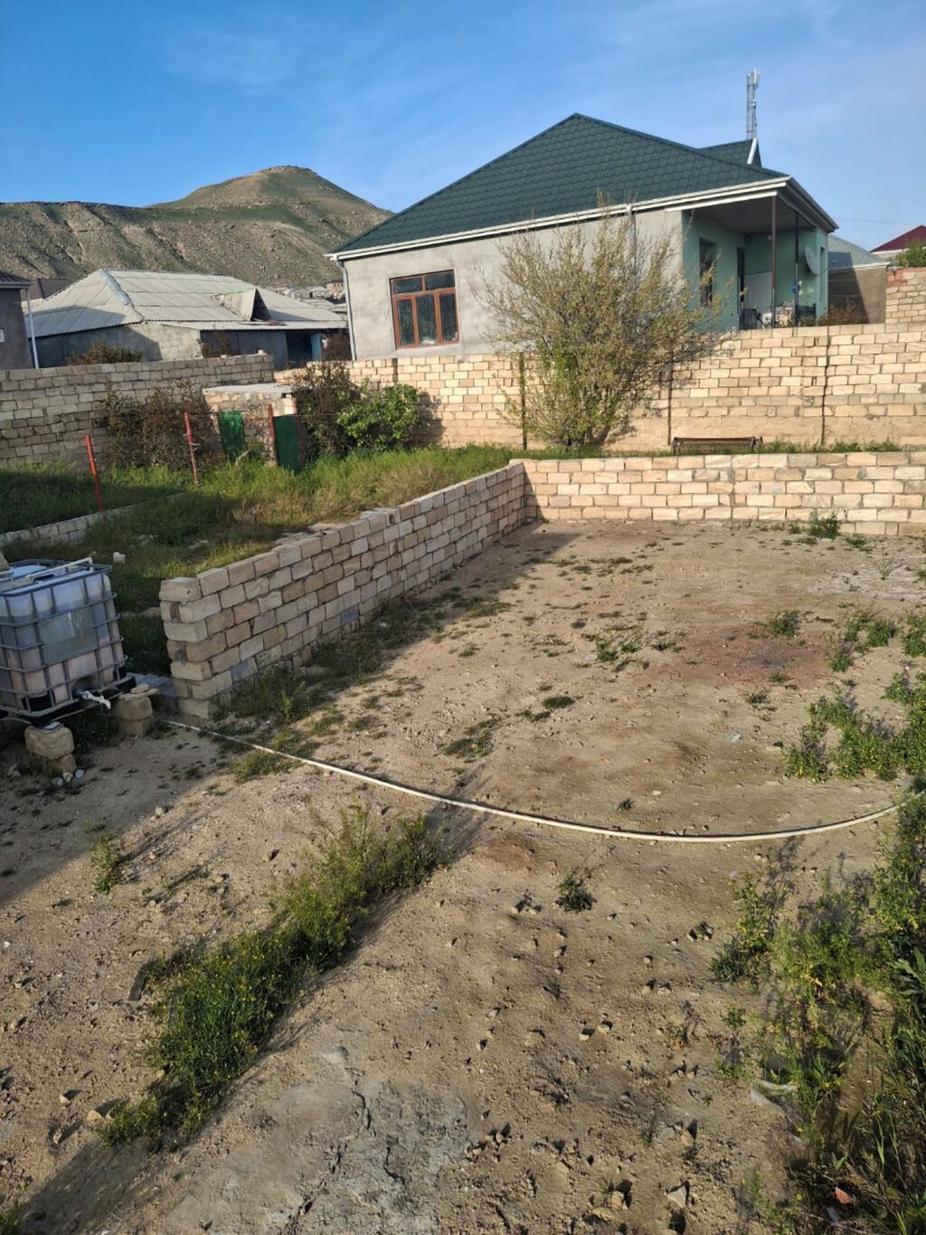 240 kv. m, 3 otaqlı, Kanalizasiya, Kombi, Qaz