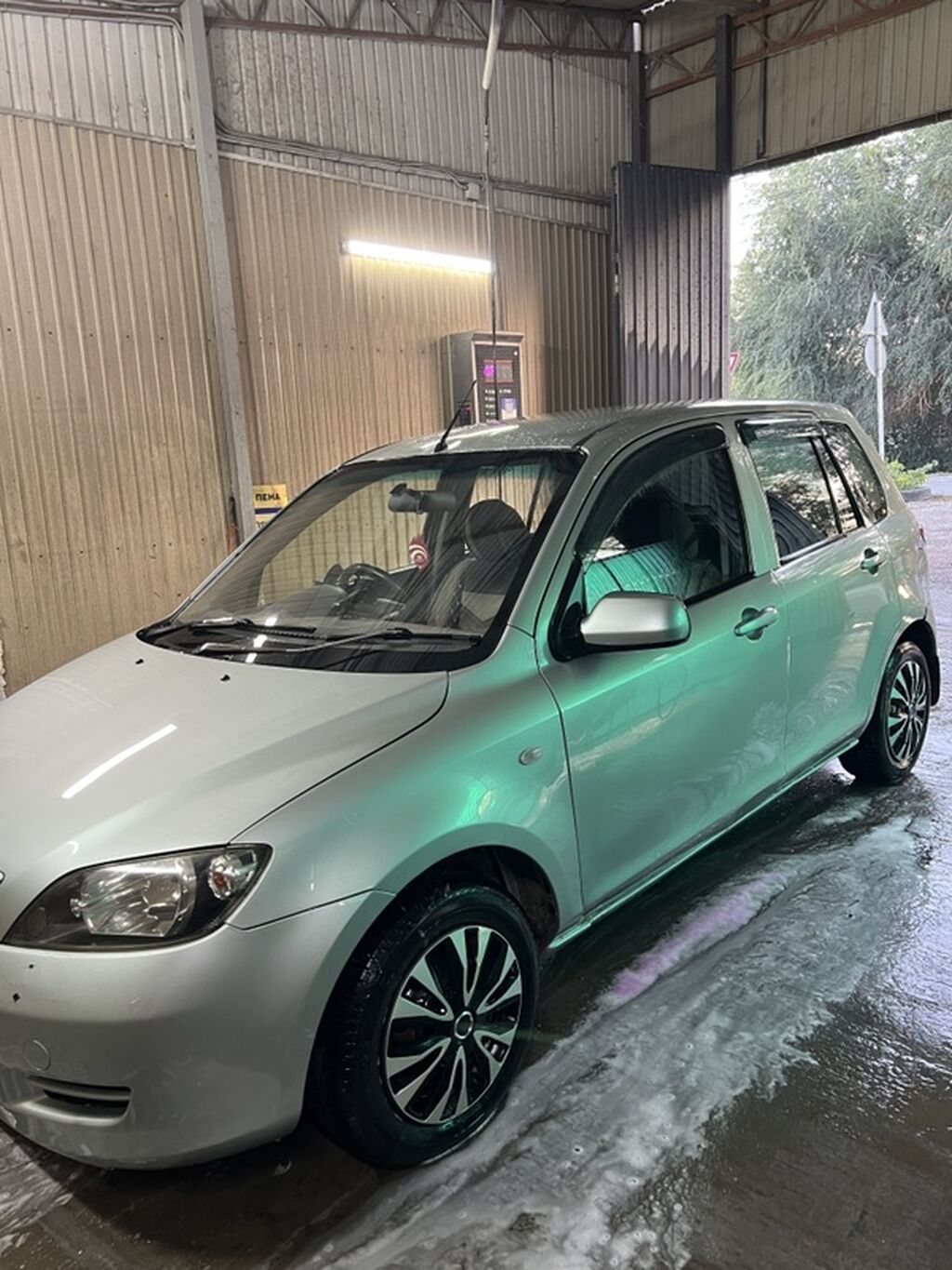 Mazda Demio: 2004 г., 1.3 л, Автомат, Бензин, Хэтчбэк: фото 1