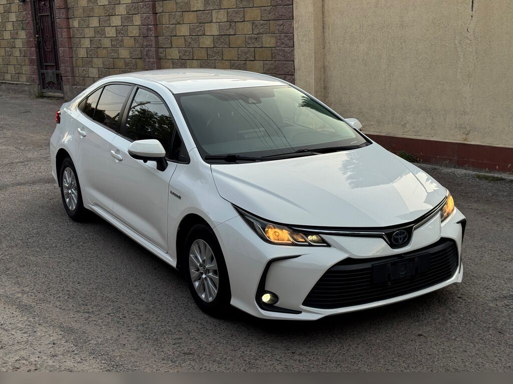 Toyota Corolla: 2021 г., 1.8 л, Вариатор, Гибрид, Седан: фото 2