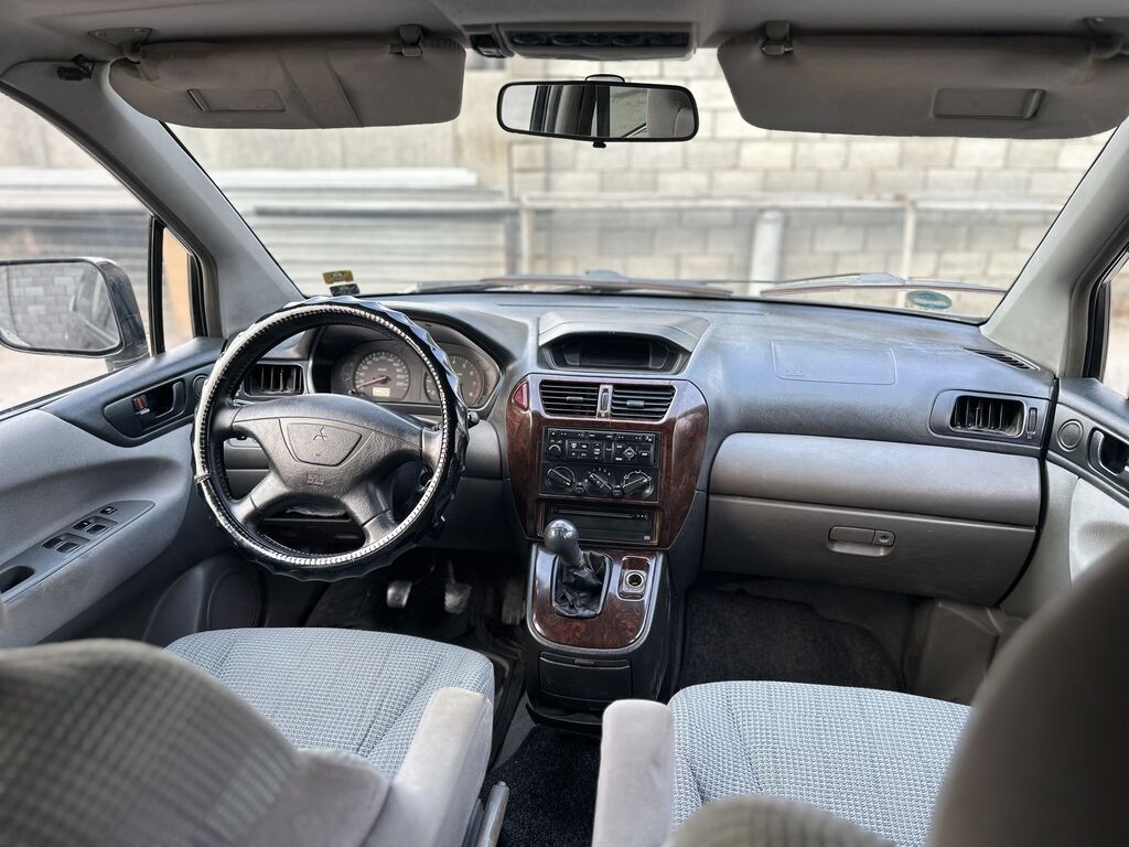 Mitsubishi Space Wagon: 2004 г., 2.4 л, Механика, Бензин, Минивэн: фото 5