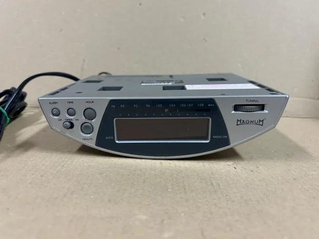 Ostali kuhinjski aparati: Magnum KR303 – podgradni kuhinjski radio-sat - FM (UKW) radio sa
