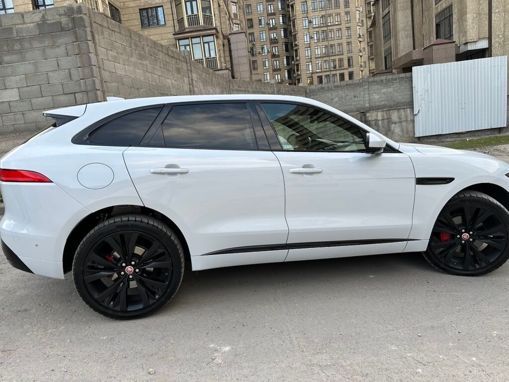 Jaguar F-Pace: 2018 г., 3 л, Автомат, Бензин, Кроссовер — фото 2