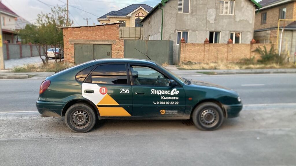 Toyota Corolla: 1999 г., 1.3 л, Механика, Бензин, Хэтчбэк: фото 3