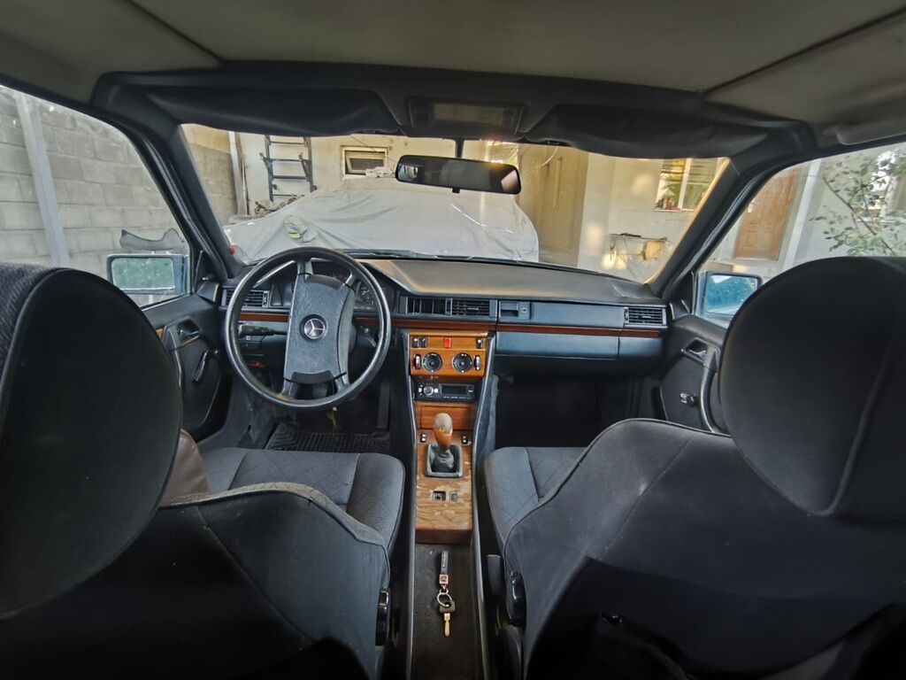 Mercedes-Benz E-Class: 1986 г., 2.3 л, Механика, Бензин, Седан: фото 3