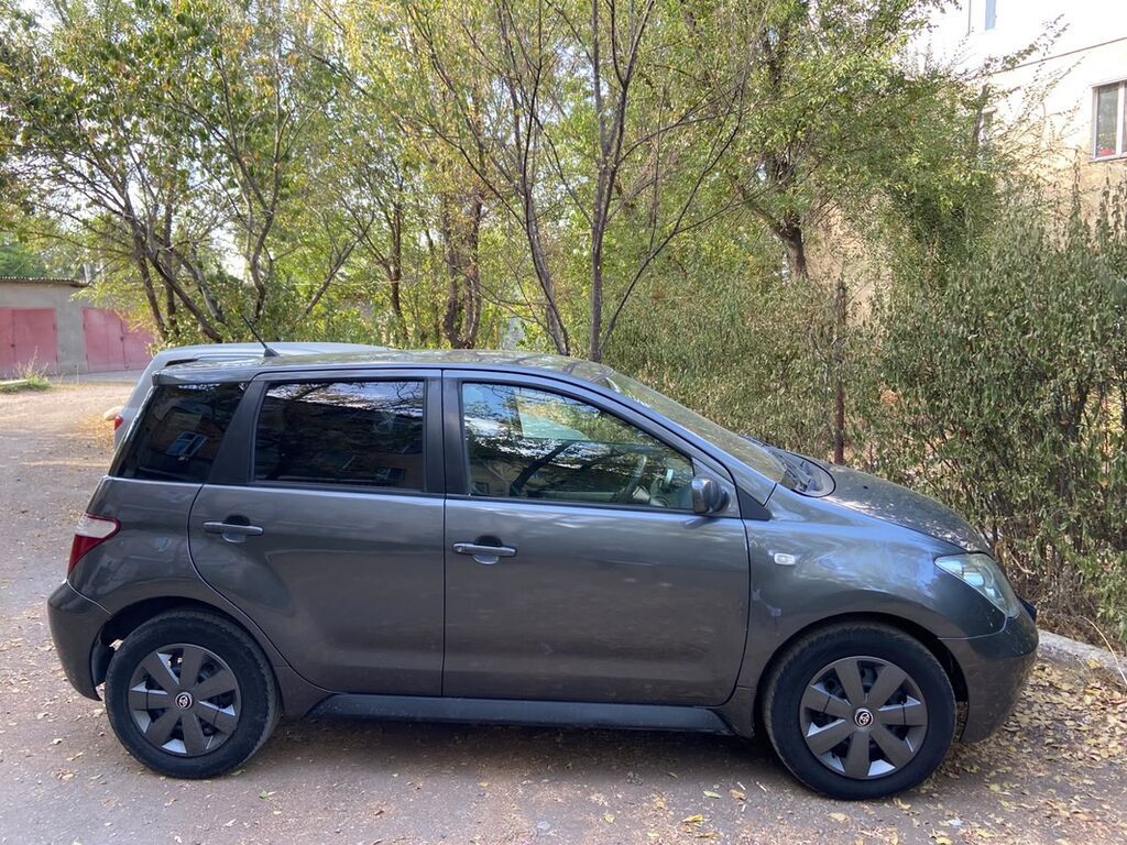 Toyota Ist: 2005 г., 1.3 л, Автомат, Бензин, Хэтчбэк: фото 5