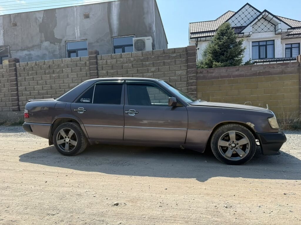 Mercedes-Benz W124: 1991 г., 2 л, Механика, Бензин, Седан: фото 4