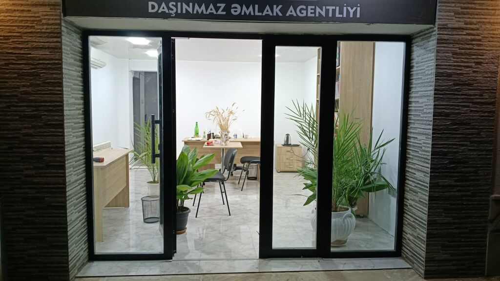 Daşınmaz əmlak agentliyi üçün ofis xidməti - Tam işçi mühit: geniş