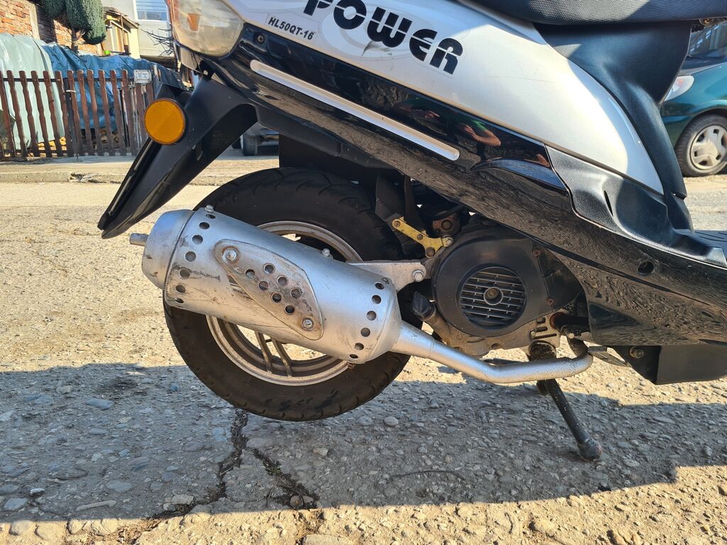 Ostali motocikli i skuteri: Prodajem skuter 50 kubika registrovan,za sve ostalo pozvati na broj