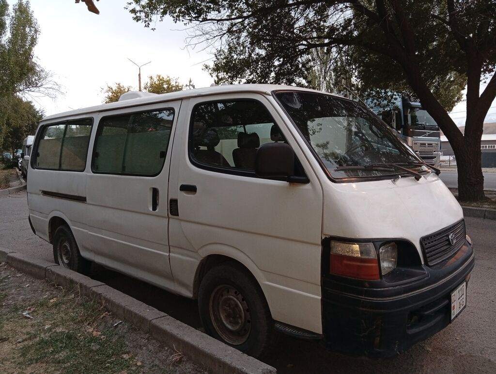 Toyota Hiace: 1999 г., 2 л, Механика, Бензин, Фургон: фото 3