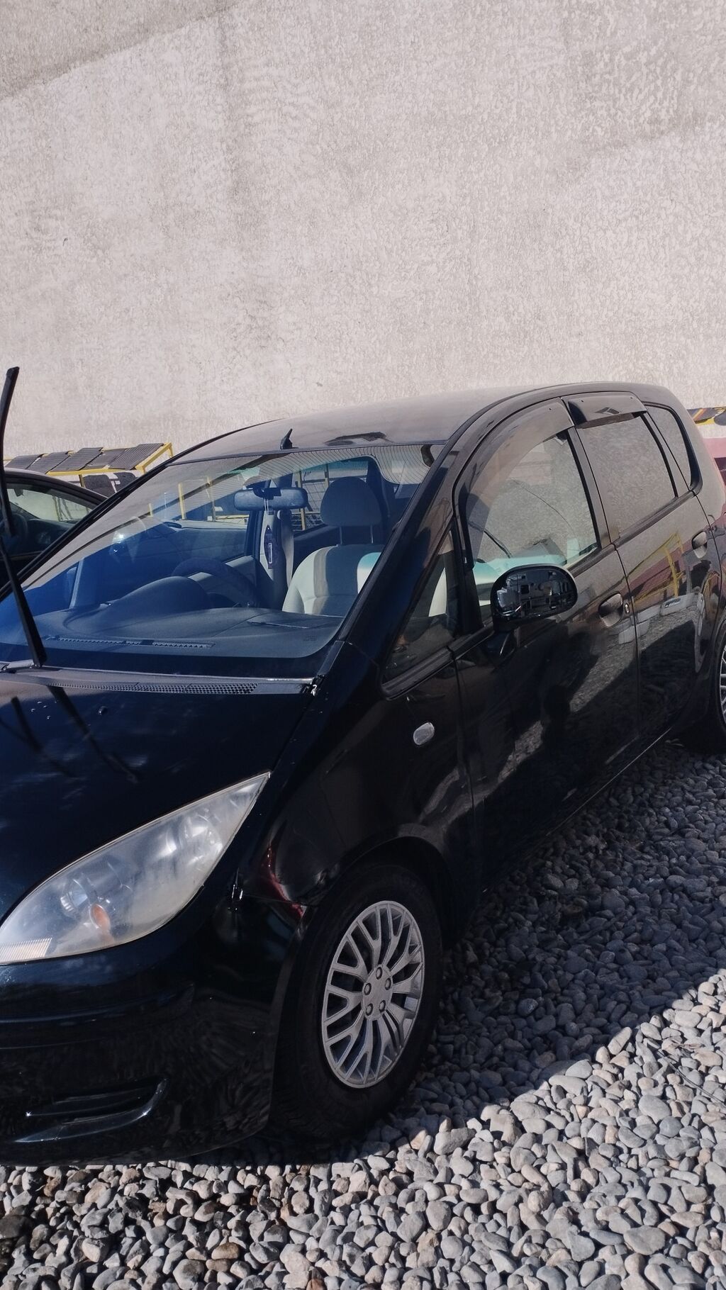 Mitsubishi Colt: 2003 г., 1.3 л, Вариатор, Бензин, Хэтчбэк — фото 2