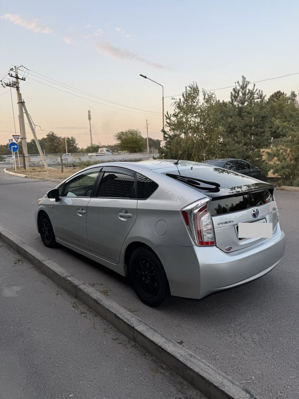 Toyota Prius: 2012 г., 1.8 л, Вариатор, Гибрид: фото 3