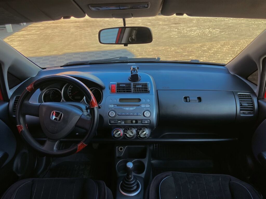 Honda Fit: 2002 г., 1.4 л, Механика, Бензин, Хэтчбэк: фото 6