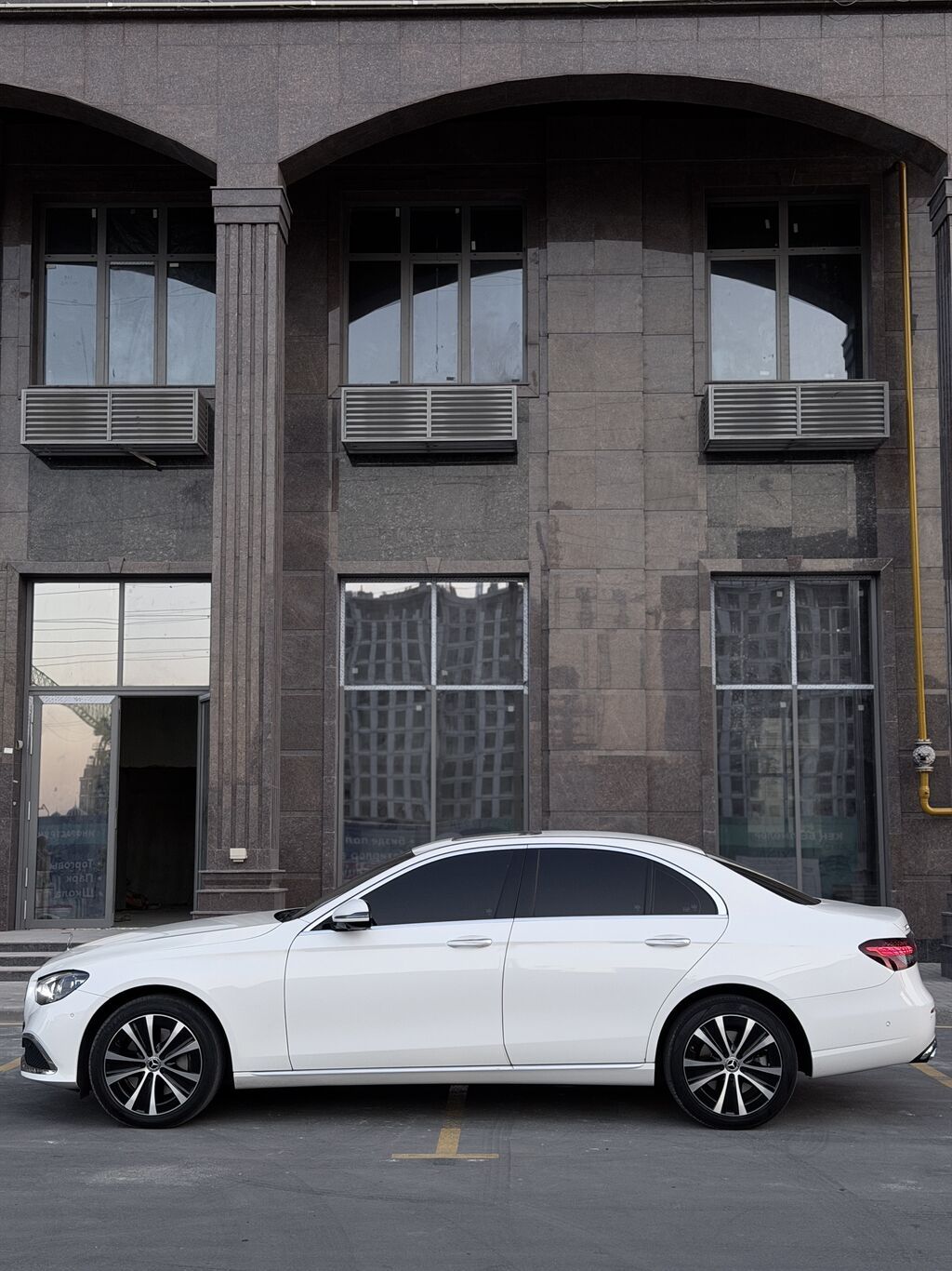 Mercedes-Benz E-Class: 2021 г., 2 л, Автомат, Электромобиль, Седан: фото 7