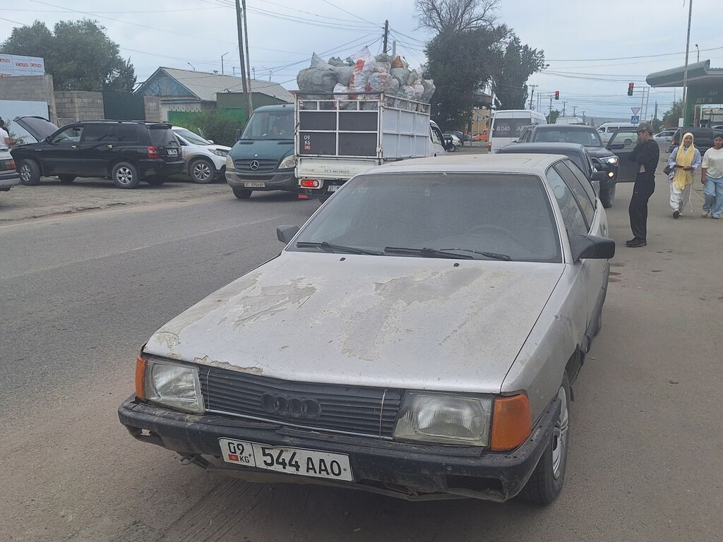 Audi 100: 1988 г., 1.8 л, Механика, Бензин, Универсал: фото 2