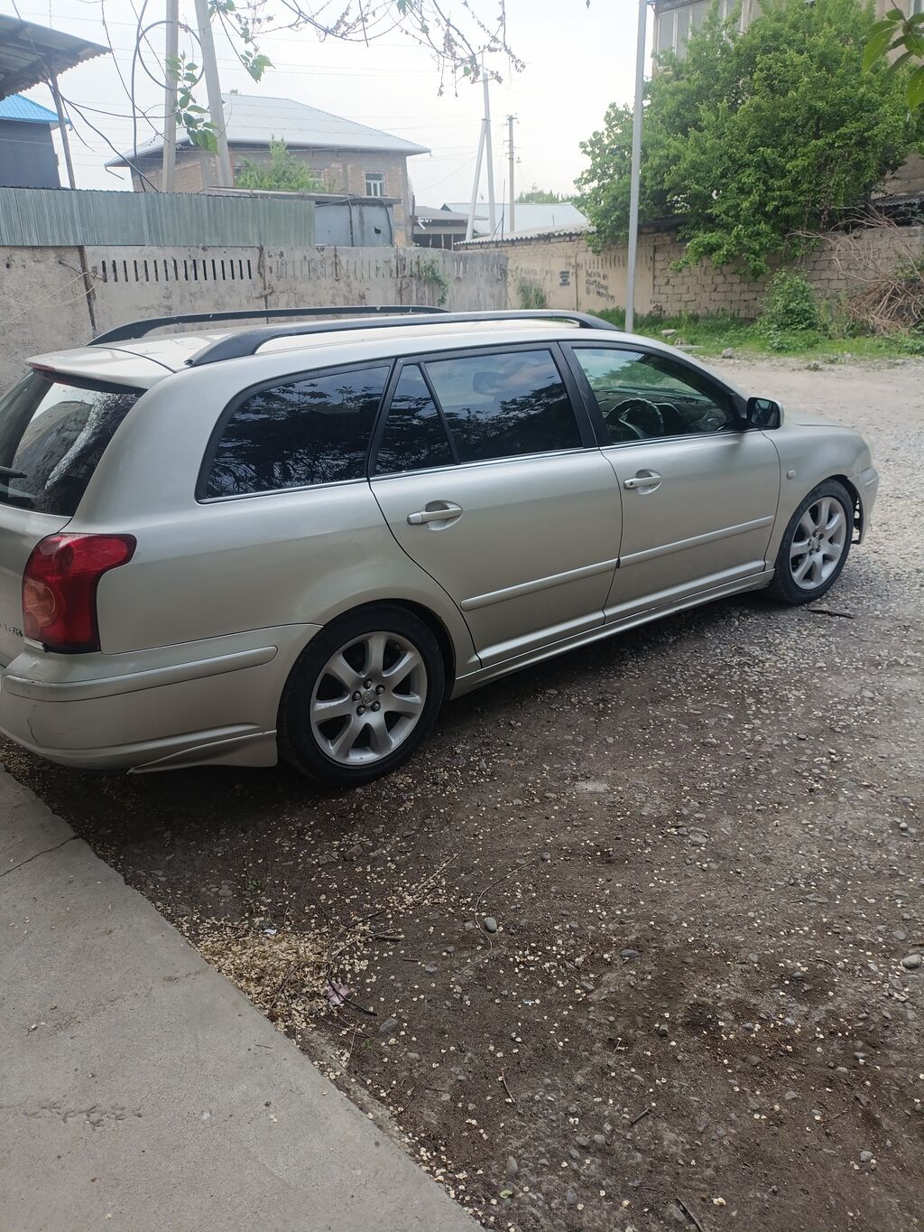 Toyota Avensis: 2003 г., 2 л, Автомат, Бензин, Универсал: фото 2