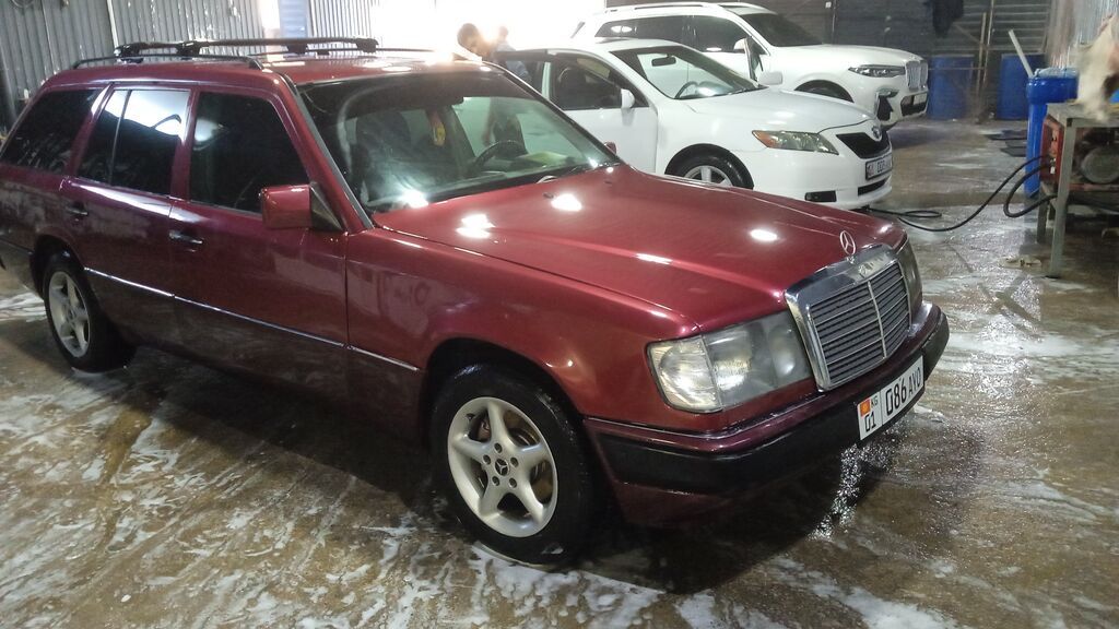 Mercedes-Benz W124: 1992 г., 2.2 л, Механика, Бензин, Универсал: фото 4