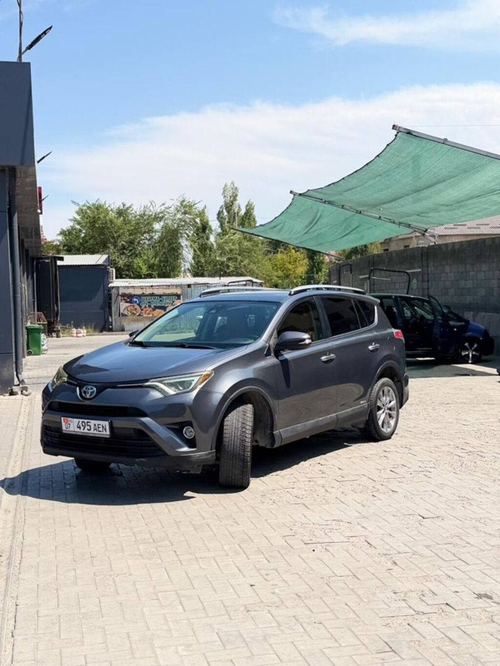 Toyota RAV4: 2017 г., 2.5 л, Автомат, Гибрид, Кроссовер: фото 3