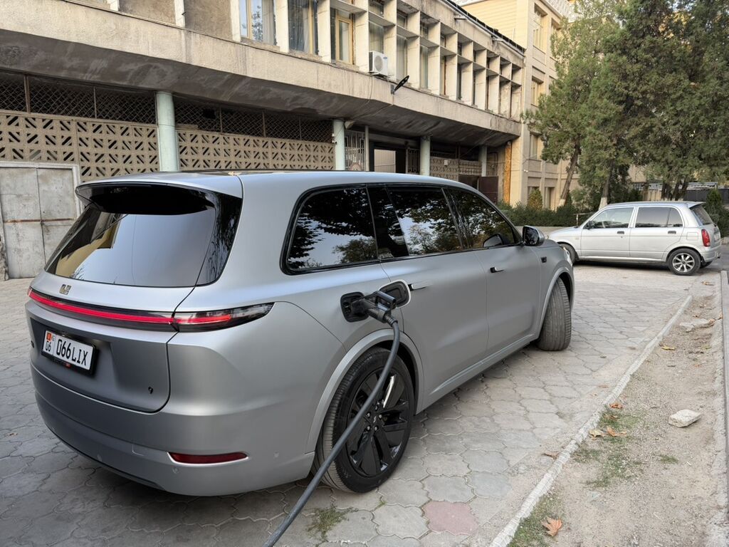 Lixiang L9: 2022 г., 1.5 л, Автомат, Гибрид, Внедорожник: фото 3